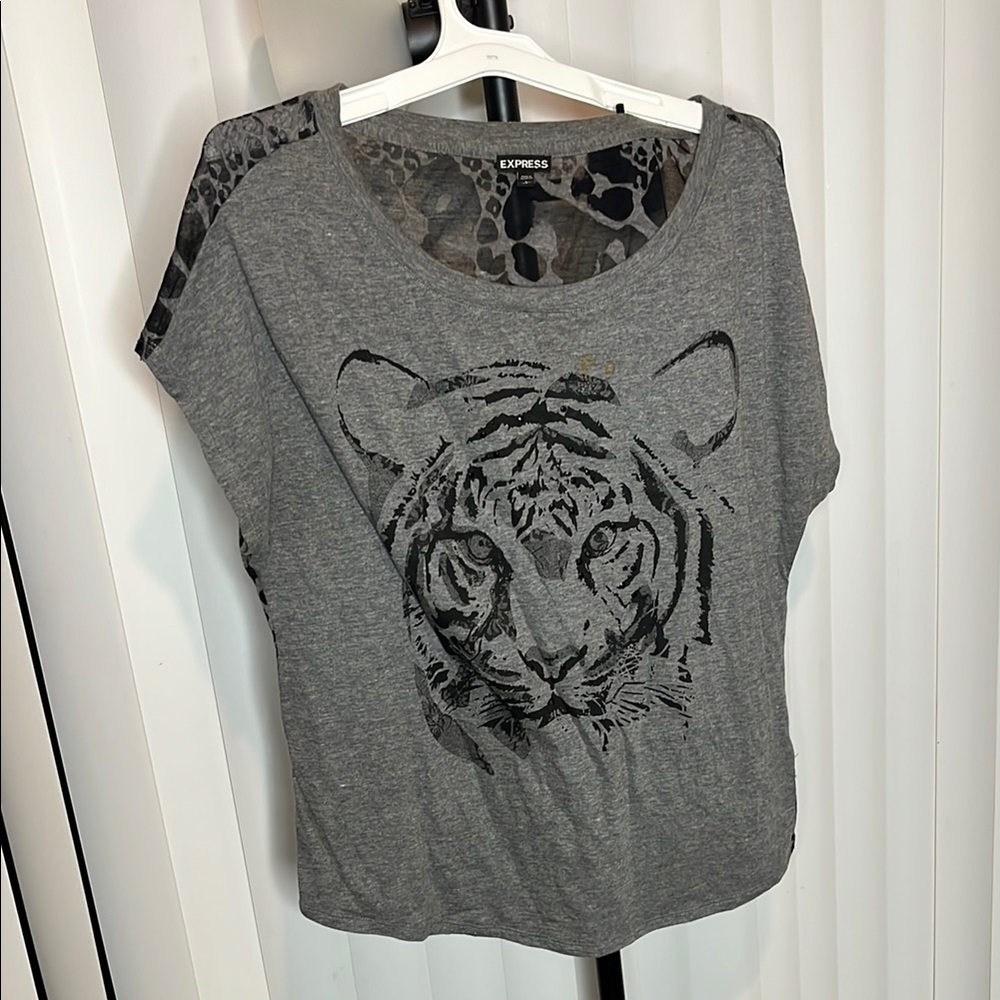 Express Gray Graphic T-Shirt Relaxed Fit